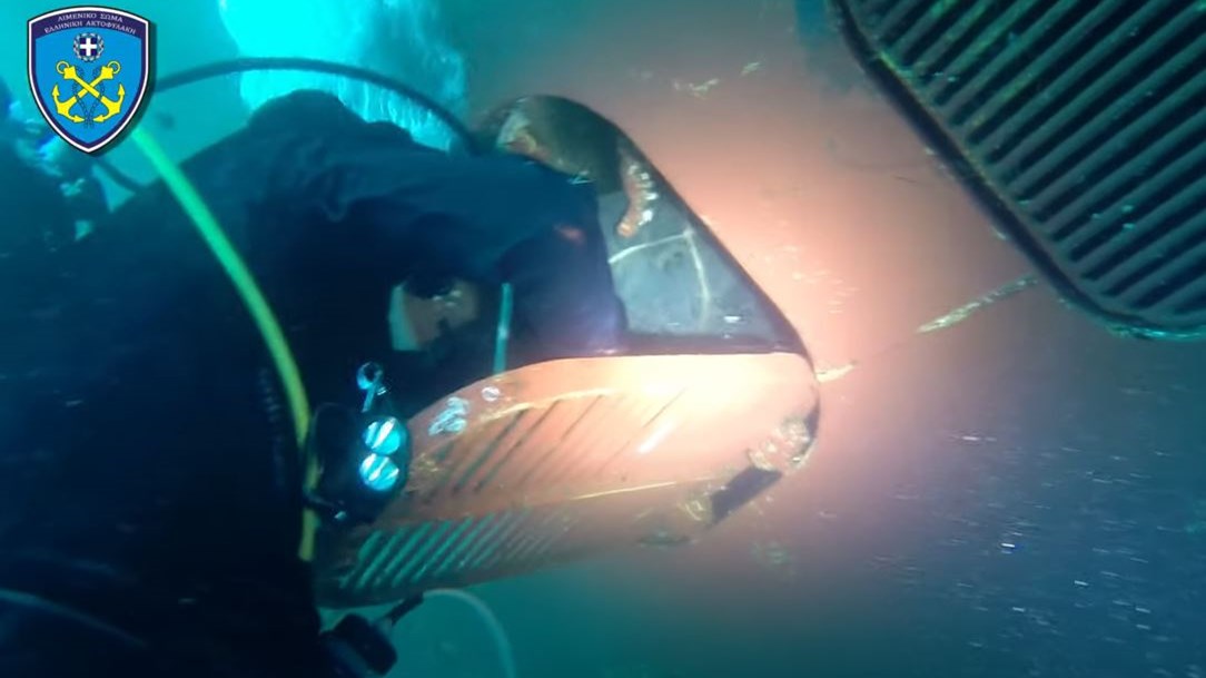 Κόρινθος: Μπλόκο του Λιμενικού σε πλοίο από τη Βραζιλία με 47 κιλά κοκαΐνης – Εντυπωσιακά υποβρύχια πλάνα