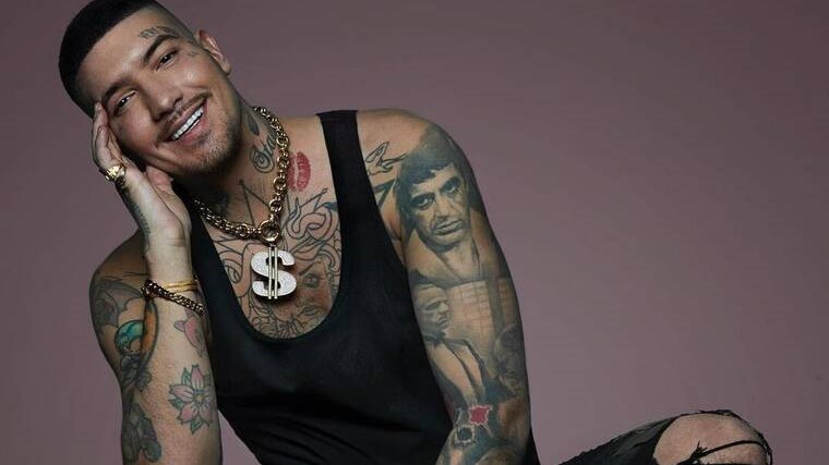 Snik: Τα “γαλλικά” στον γείτονά του σε… online μετάδοση – ΒΙΝΤΕΟ