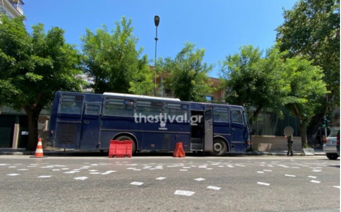 Θεσσαλονίκη: Επίθεση με τρικάκια στο τουρκικό προξενείο