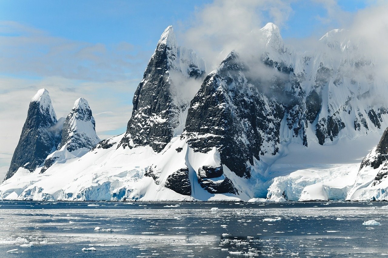 Κλιματική αλλαγή: Επιταχύνεται η τήξη των παγετώνων – Έλιωσαν 267 γιγατόνοι πάγου ετησίως μεταξύ 2000-2019