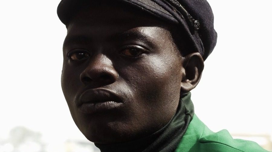 Κοιμόταν κάτω από μια γέφυρα ώσπου τον ανακάλυψε ένας φωτογράφος και του άλλαξε τη ζωή