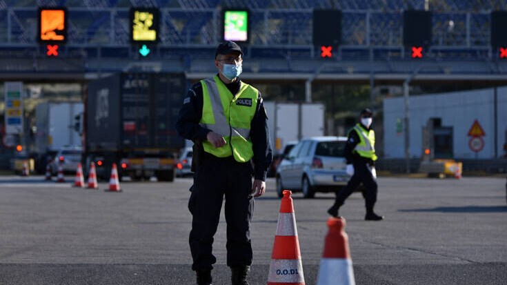 Πάσχα: Μπλόκα παντού και αυστηροί έλεγχοι σε διόδια και Μέσα Μεταφοράς – Αυξημένη η κίνηση