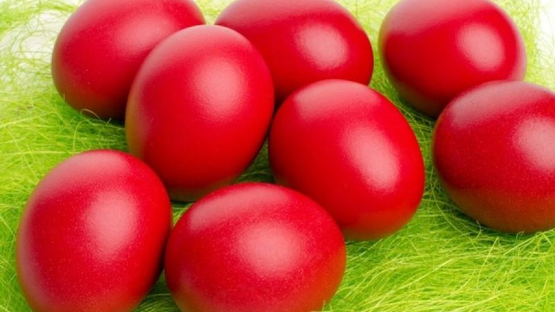 Πάσχα: Πώς να βάψετε τα αυγά – Όλα τα tips για τέλειο αποτέλεσμα