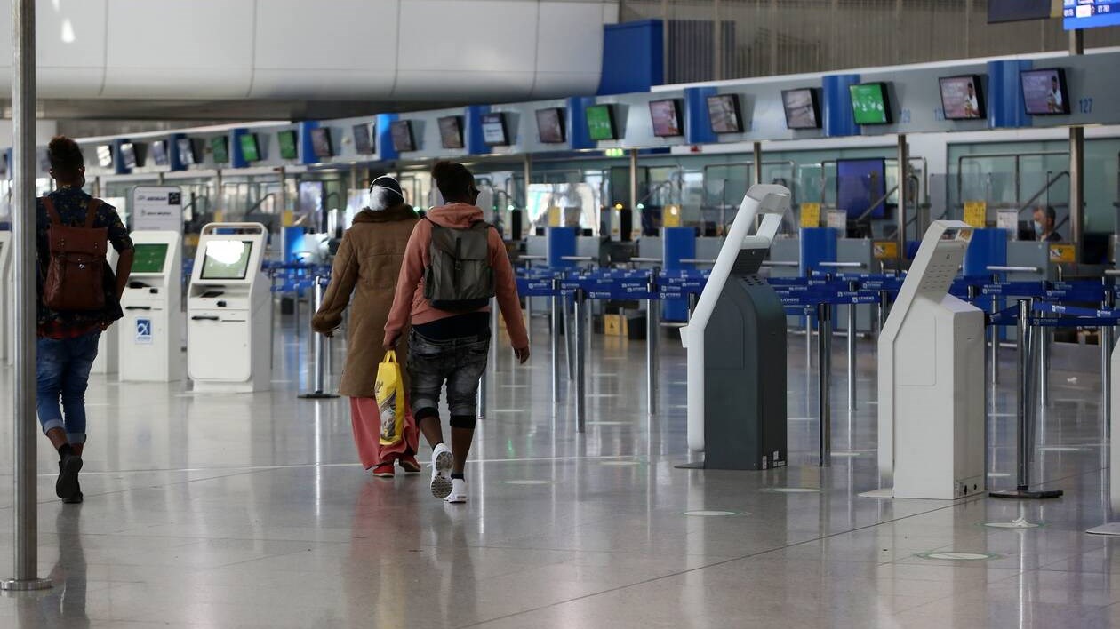 “Πράσινο” πιστοποιητικό εμβολιασμού: Η Ελλάδα στις πρώτες χώρες που θα το τεστάρουν – Πότε θα αρχίσουν οι δοκιμές