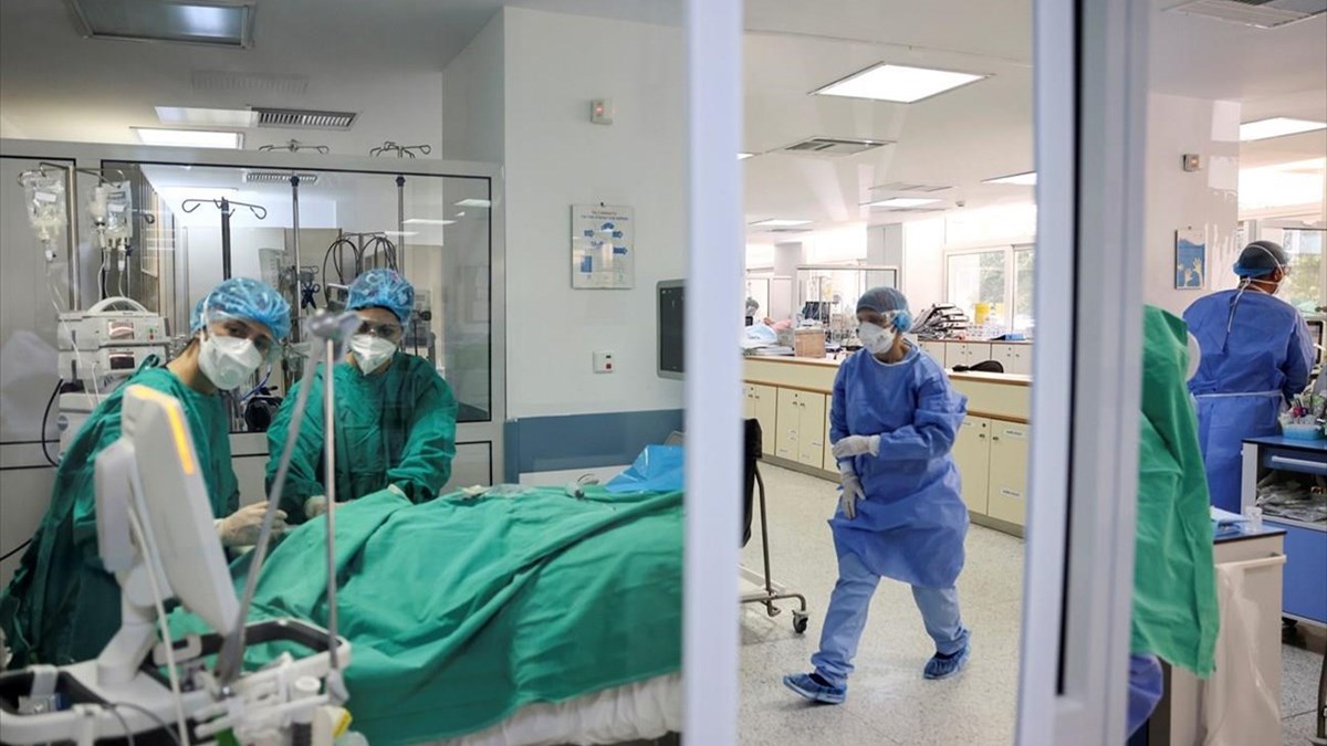 Κορονοϊός-Σαρηγιάννης: Η “ακτινογραφία” των ασθενών και των διασωληνωμένων – Τι δείχνουν τα στοιχεία για Αθήνα και Θεσσαλονίκη