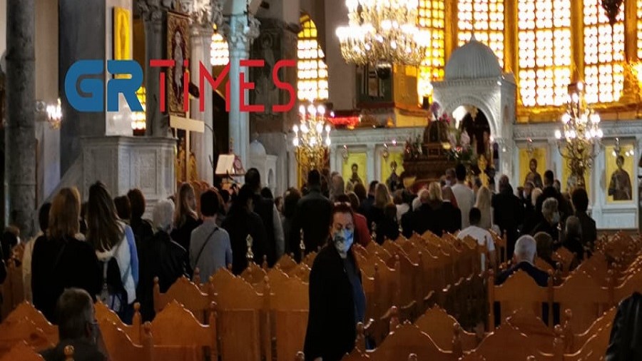 Θεσσαλονίκη: Ουρές για το προσκύνημα του Επιταφίου