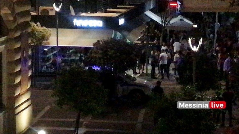 Καλαμάτα: Ένταση μεταξύ νεαρών και αστυνομίας για το ωράριο και την συνάθροιση ατόμων – ΒΙΝΤΕΟ