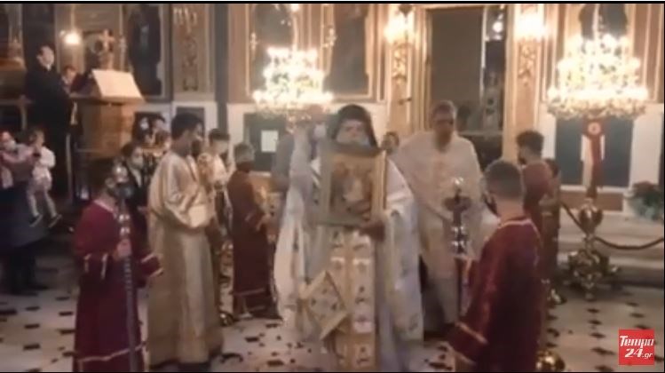 Πάτρα: Πρώτη Ανάσταση με σπάσιμο πιάτων, κροτίδες και πυροτεχνήματα – ΦΩΤΟ – ΒΙΝΤΕΟ