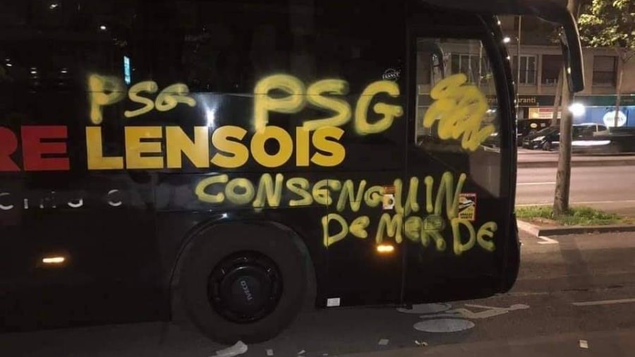 Γαλλία: Οπαδοί της Παρί βανδάλισαν το πούλμαν της Λανς – ΦΩΤΟ