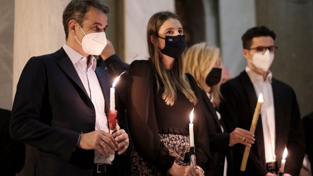 Κυριάκος Μητσοτάκης: Έκανε Ανάσταση με την οικογένεια του στο Κολωνάκι – ΦΩΤΟ