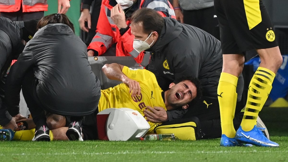 Ντόρτμουντ: Ο σοκαριστικός τραυματισμός του Μόρεϊ επισκίασε «πεντάρα» και πρόκριση – ΒΙΝΤΕΟ