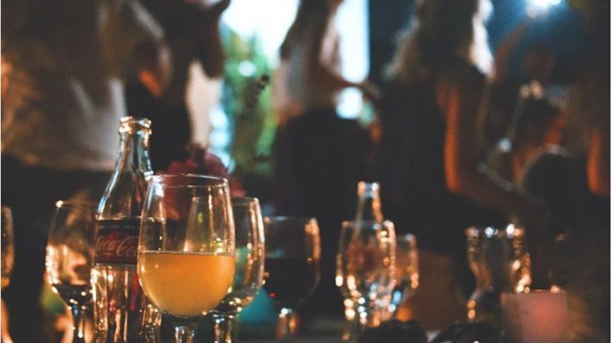 Θεσσαλονίκη: “Χειροπέδες” σε Γάλλο φοιτητή που διοργάνωσε πάρτι – “Βροχή” τα πρόστιμα