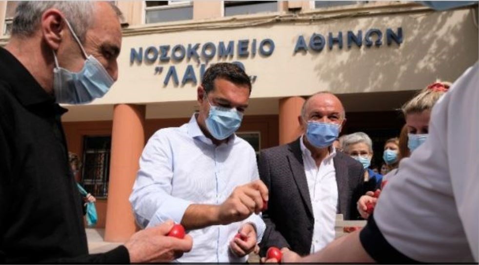 Στο Λαϊκό ο Τσίπρας: Το “ευχαριστώ” σε γιατρούς και νοσηλευτές – “Πρέπει να υπάρξει έμπρακτη στήριξη”