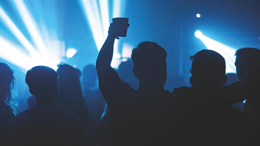 Γαλλία: Η Αστυνομία διέλυσε “κορονοπάρτι” με 400 άτομα