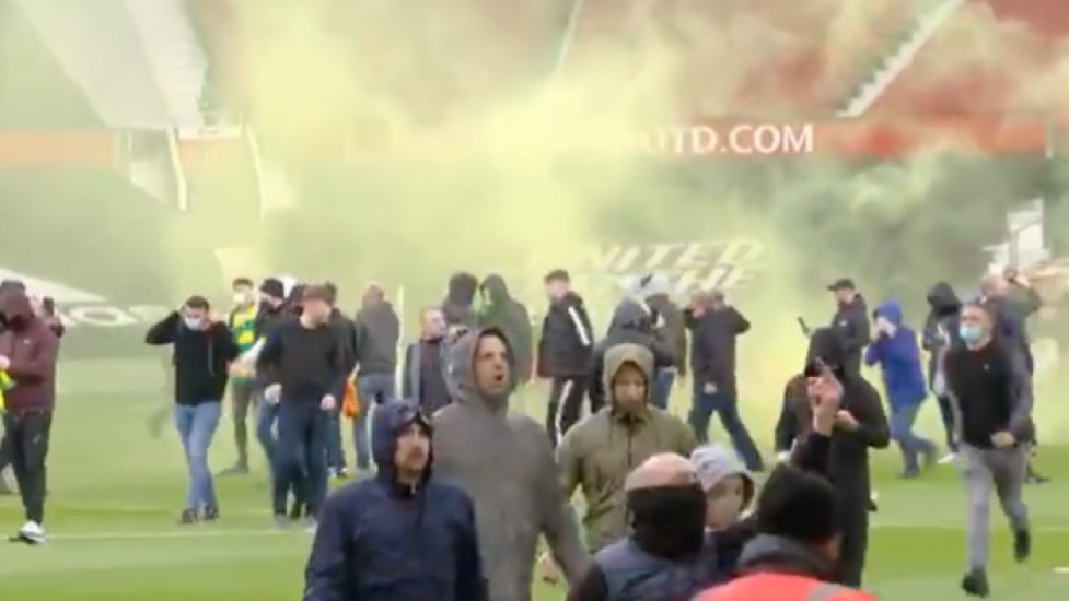 Μάντσεστερ Γιουνάιτεντ-Λίβερπουλ: Εισβολή οπαδών στο “Ολντ Τράφορντ” πριν το ντέρμπι – ΒΙΝΤΕΟ