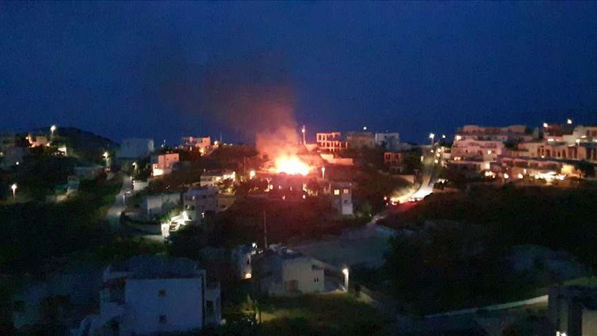 Ηράκλειο: Τα πυροτεχνήματα οδήγησαν σε πυρκαγιά – Συναγερμός στην Πυροσβεστική