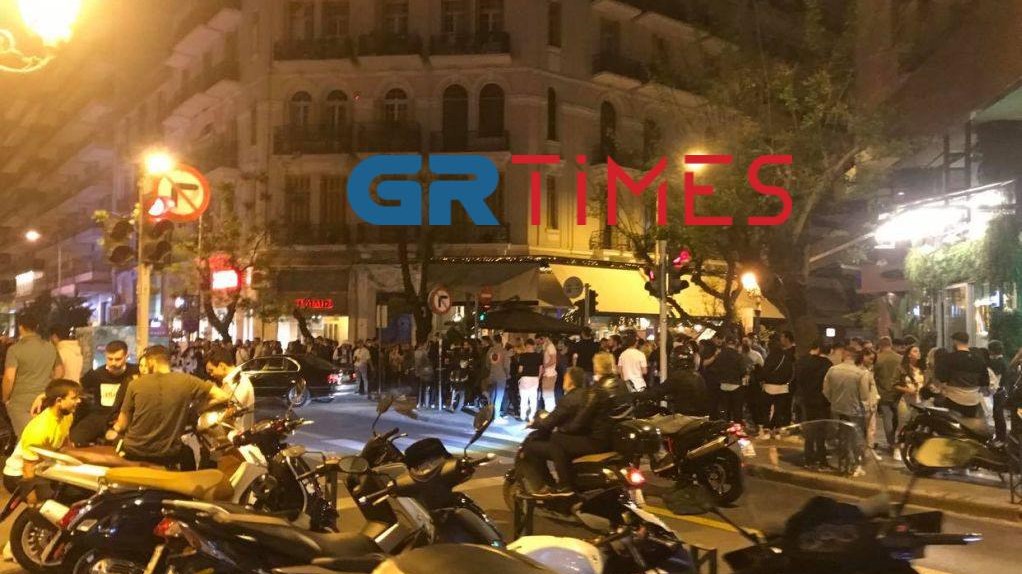 Θεσσαλονίκη: Εικόνες συνωστισμού στο κέντρο της πόλης – Παρέμβαση της αστυνομίας – ΦΩΤΟ