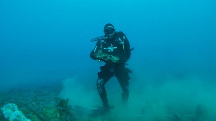 Πάνω από 300 βλήματα του Β’ Παγκοσμίου Πολέμου στον Κόλπο της Μονεμβασιάς – ΒΙΝΤΕΟ