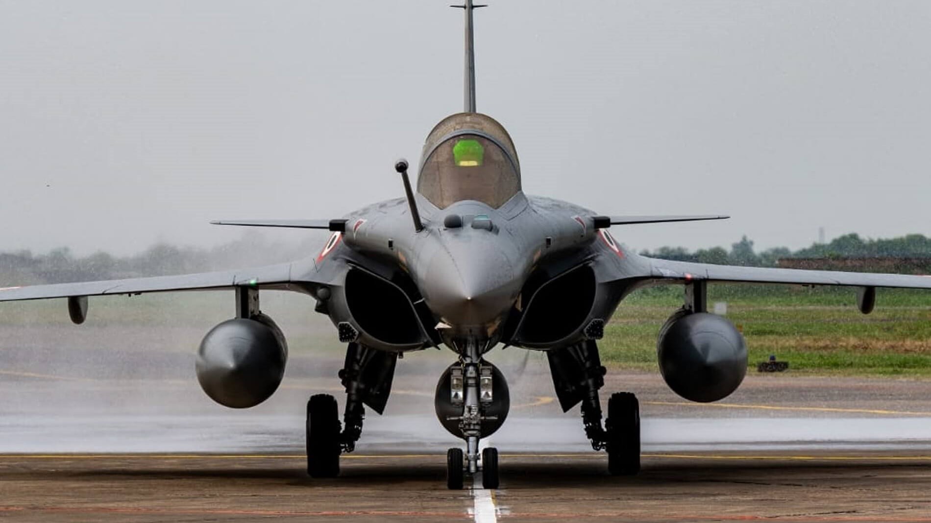 Γαλλία: Η Αίγυπτος θα αγοράσει άλλα 30 μαχητικά Rafale