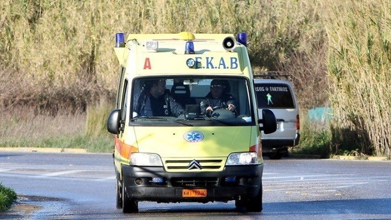 Θανατηφόρο τροχαίο στη Σαντορίνη: 35χρονος δικυκλιστής προσέκρουσε σε δέντρο