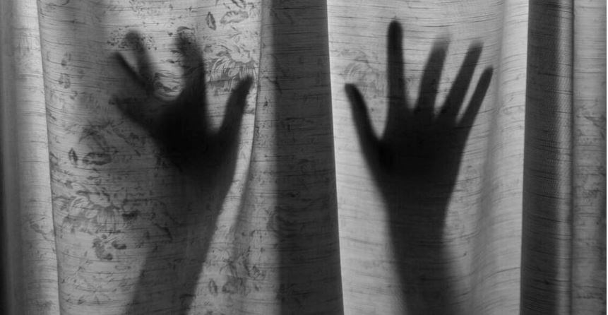 Σοκ στη Θεσσαλονίκη: Χειροπέδες σε 47χρονο – Κατηγορείται ότι βίαζε την ανήλικη κόρη του