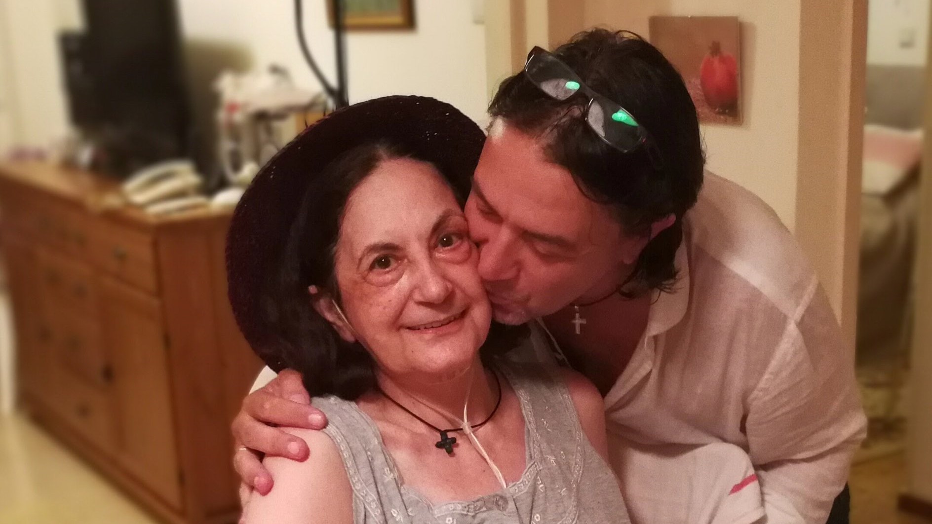 Η συγκινητική ανάρτηση του Γιάννη Κότσιρα: Λείπεις μάνα μου – Έλειπε και ο Θάνος και ο Λαυρέντης σου