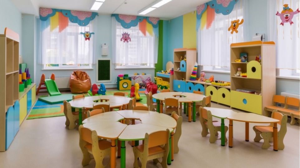 Γεωργιάδης: Υπό συζήτηση το άνοιγμα παιδικών σταθμών και φροντιστηρίων – Πότε αλλάζει το ωράριο στην εστίαση