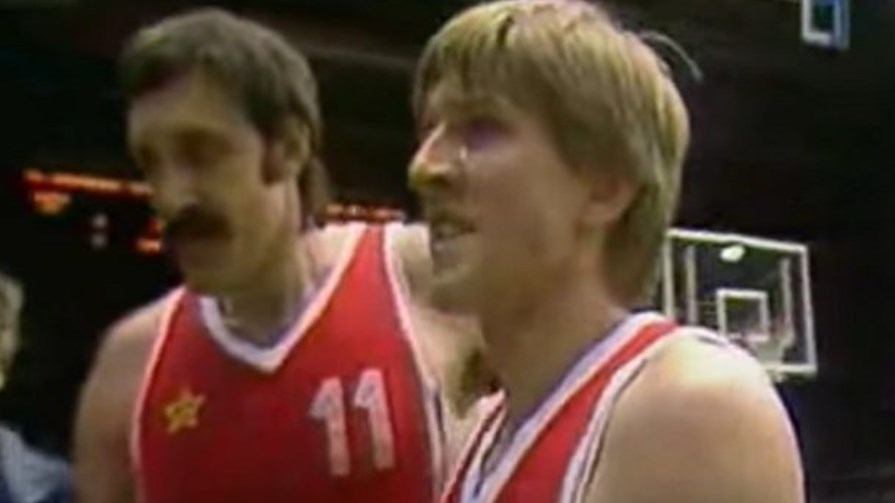 Νέα καταγγελία για απόπειρα δωροδοκίας στο Eurobasket 1987: Τι έκαναν Γκομέλσκι και Πολίτης στην ταράτσα;