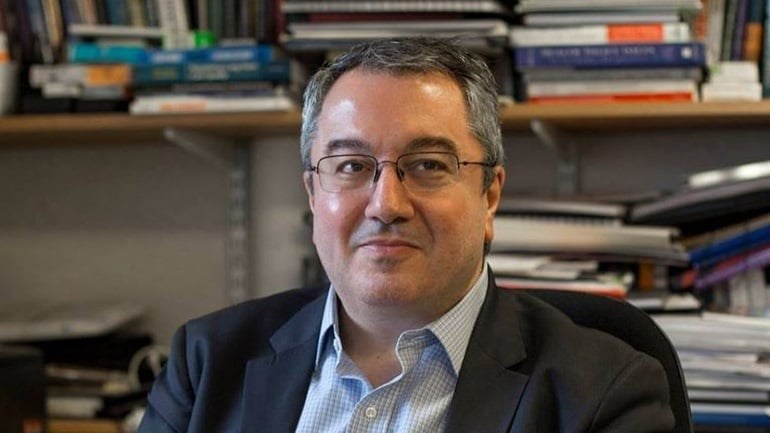 Μόσιαλος: Υπάρχει επιστημονικός συσχετισμός ανάμεσα στα εμβόλια κορονοϊού και την υπογονιμότητα; Αυτή είναι η αλήθεια