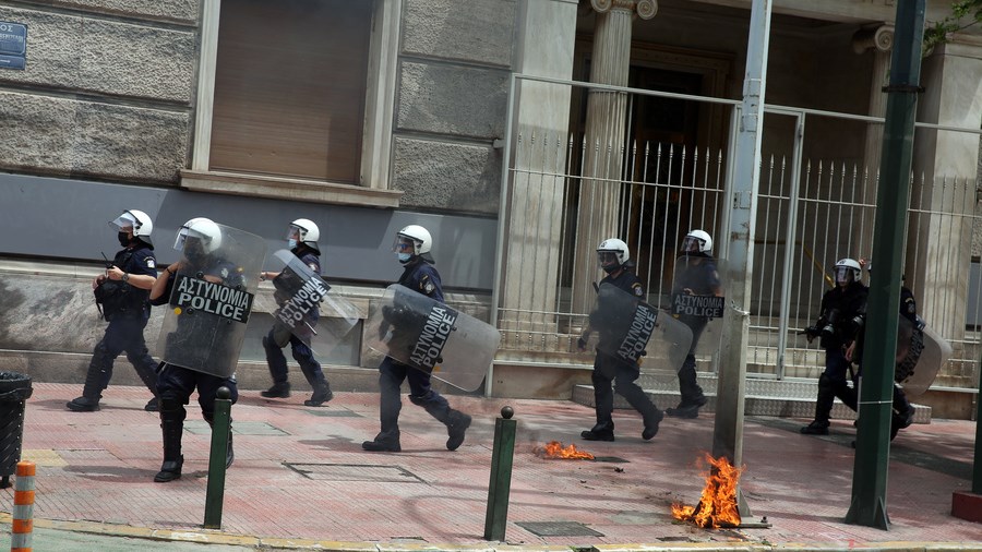 Ένταση στην Αθήνα: Τραυματίστηκε μία αστυνομικός στα πόδια