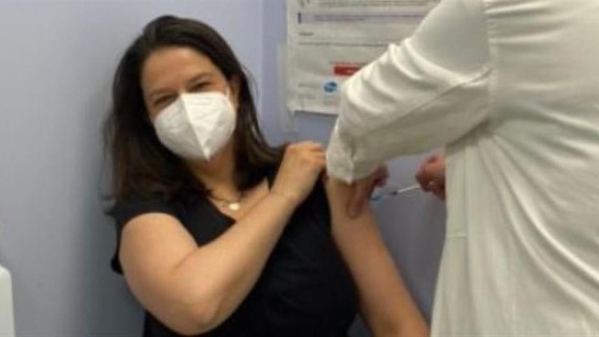 Κορονοϊός: Εμβολιάστηκε η Νίκη Κεραμέως – Η ανάρτηση στο Twitter
