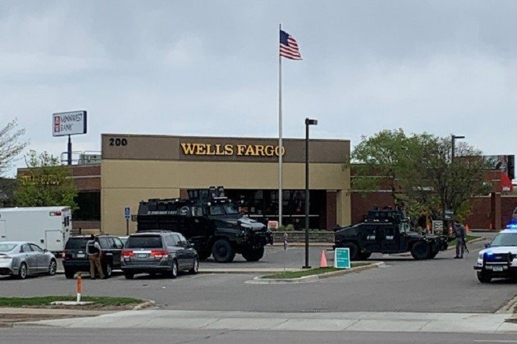 Συναγερμός στις ΗΠΑ: Σε εξέλιξη ένοπλη ληστεία με ομήρους σε τράπεζα στη Μινεσότα – ΒΙΝΤΕΟ