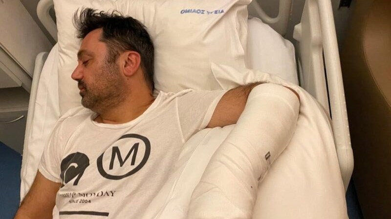 Γιώργος Θεοφάνους: Το κάταγμα στο χέρι και οι πρώτες δηλώσεις – ΒΙΝΤΕΟ