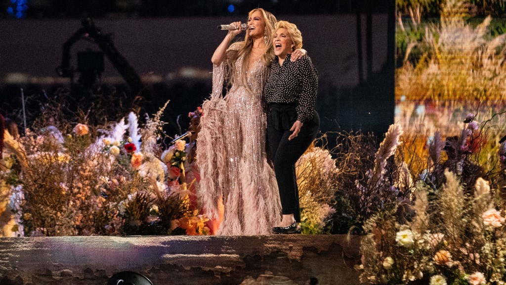 Η Τζένιφερ Λόπεζ τραγούδησε με τη μαμά της στη συναυλία κατά του κορονοϊού