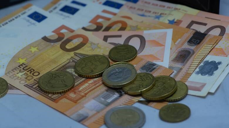 Επίδομα 534 ευρώ: Θα καταβληθεί την Τρίτη σε 472.899 δικαιούχους – Ποιους αφορά