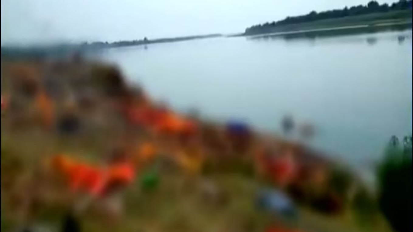 Φρίκη δίχως τέλος στην Ινδία: 150 πτώματα ξεβράζονται στις όχθες του Γάγγη