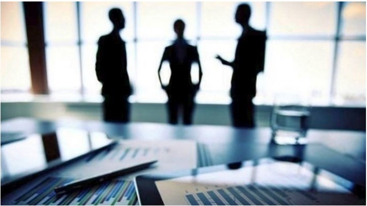 Εργασιακό νομοσχέδιο: Όλες οι αλλαγές σε 8ωρο, υπερωρίες, απολύσεις, απεργίες, άδειες και Κυριακές