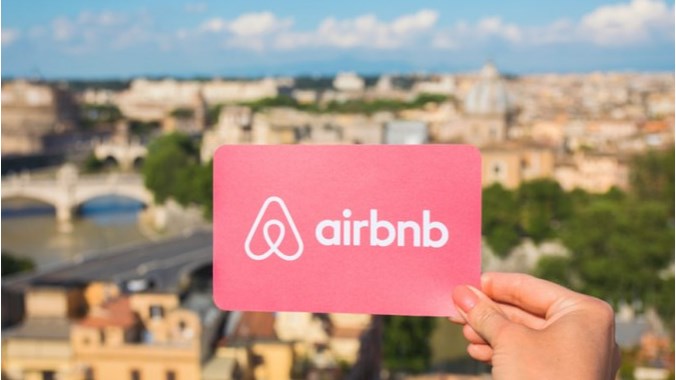 Airbnb: Τι αλλάζει από την 1η Ιουνίου – Όσα πρέπει να γνωρίζουν ιδιοκτήτες και διαχειριστές ακινήτων