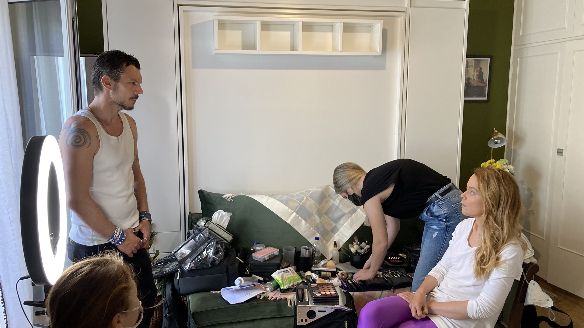 Παπαληγούρα – Παπαζήσης στα γυρίσματα της ταινίας “Λύκοι” του Morgan – Το enikos.gr έχει τις πρώτες φωτογραφίες