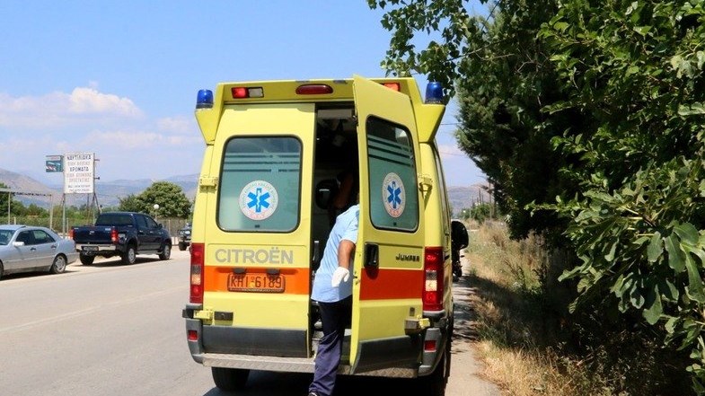 Πάτρα: Αυτοκίνητο «καρφώθηκε» σε γραφείο τελετών