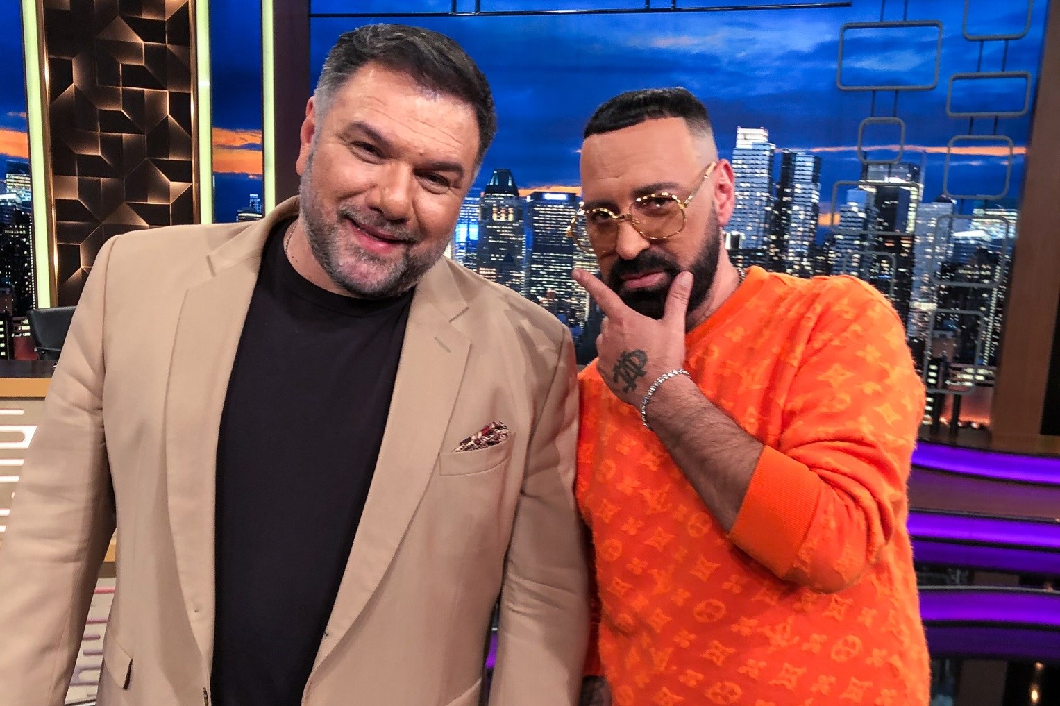 Υποχθόνιος: Αποκαλύπτει το όνομα της δισκογραφικής εταιρείας που ετοιμάζει  – ΒΙΝΤΕΟ