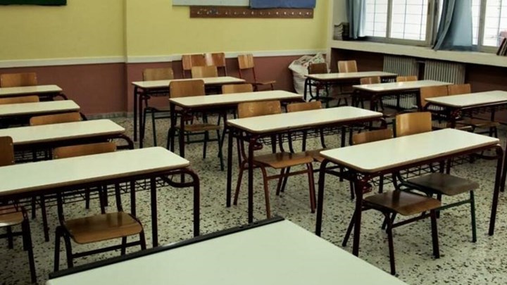 Θέρμη: Συνελήφθη καθηγητής που παρέμενε στο σχολείο χωρίς να έχει προσκομίσει self test – Τι είπε ο δικηγόρος του