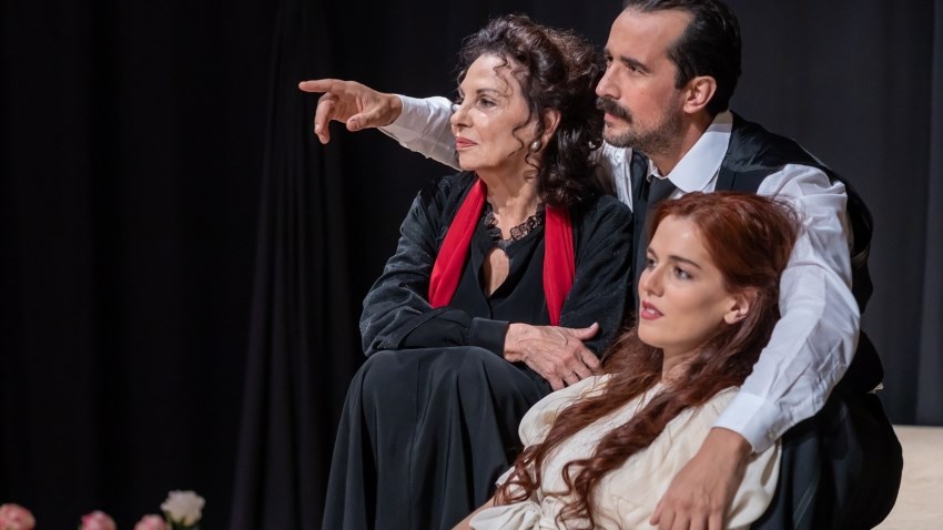 Στο Βεάκειο για επτά βράδια η έξοχη “Ιστορία χωρίς όνομα” με Νούσια, Λιβανού, Παπαφωτίου, Ορφανό