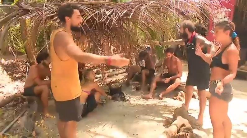 Survivor: Η Μαριαλένα φόρεσε το εσώρουχο του Σάκη – “Πάρτι” στο Twitter