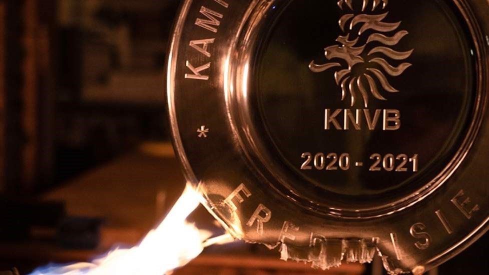 Άγιαξ: Έλιωσε το τρόπαιο του πρωταθλήματος και το μοίρασε στους κατόχους διαρκείας