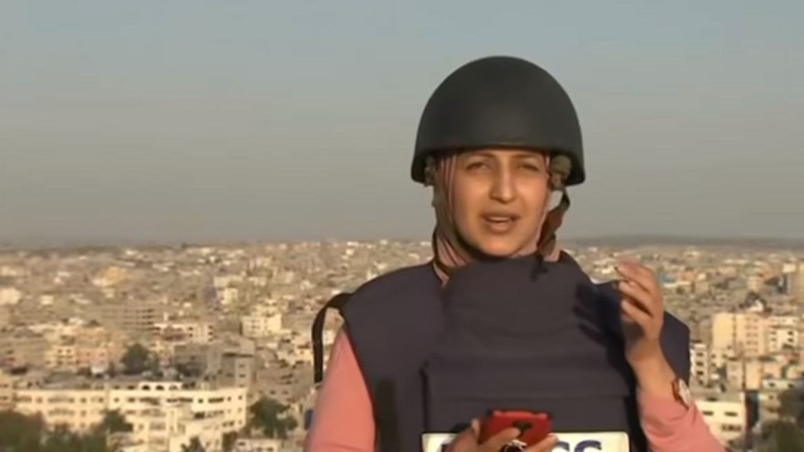 Γάζα: Τρόμος για δημοσιογράφο – Πέφτουν οι ισραηλινοί πύραυλοι τη στιγμή της απευθείας μετάδοσης