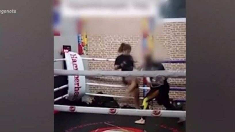 Γλυκά Νερά: Βίντεο με την Καρολάιν να κάνει προπόνηση kick boxing