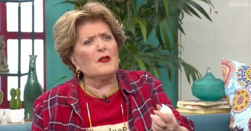 Βάσια Τριφύλλη: Τα “γαλλικά” στον αέρα εκπομπής για τον καρκίνο – ΒΙΝΤΕΟ