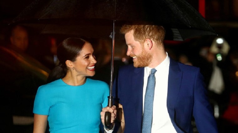 Πρίγκιπας Χάρι: Οι “ινκόγκνιτο” συναντήσεις με τη Μέγκαν στο σούπερ μάρκετ – Ήθελε να παραιτηθεί από τη βασιλική οικογένεια στα 20 του