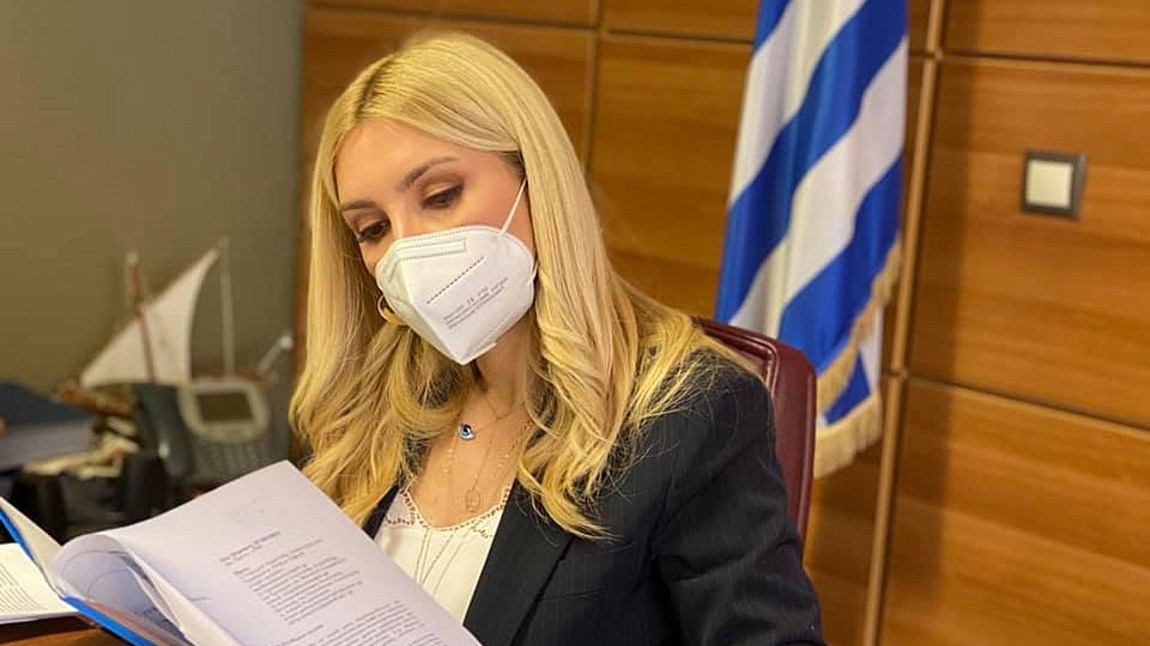Κορονοϊός: Θετική η υφυπουργός Αγροτικής Ανάπτυξης, Φωτεινή Αραμπατζή